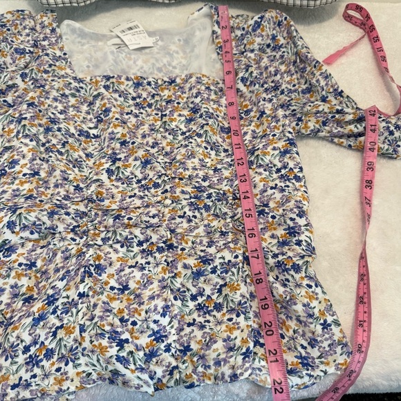 ASTR the Label Button Front Ruched Floral Top SIZE L - Picture 9 of 9